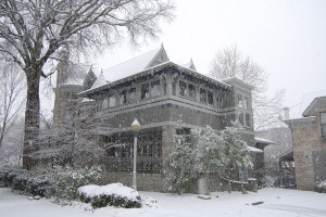 Gans-House-Rear-Snow